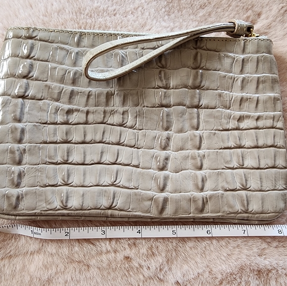 BRAHMIN Sally Wristlet Cosmetic Bag Taupe Gray Croc Embossed Leather - Picture 2 of 6
